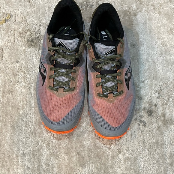 Sauconys never worn outside! Great shape! - Picture 2 of 6